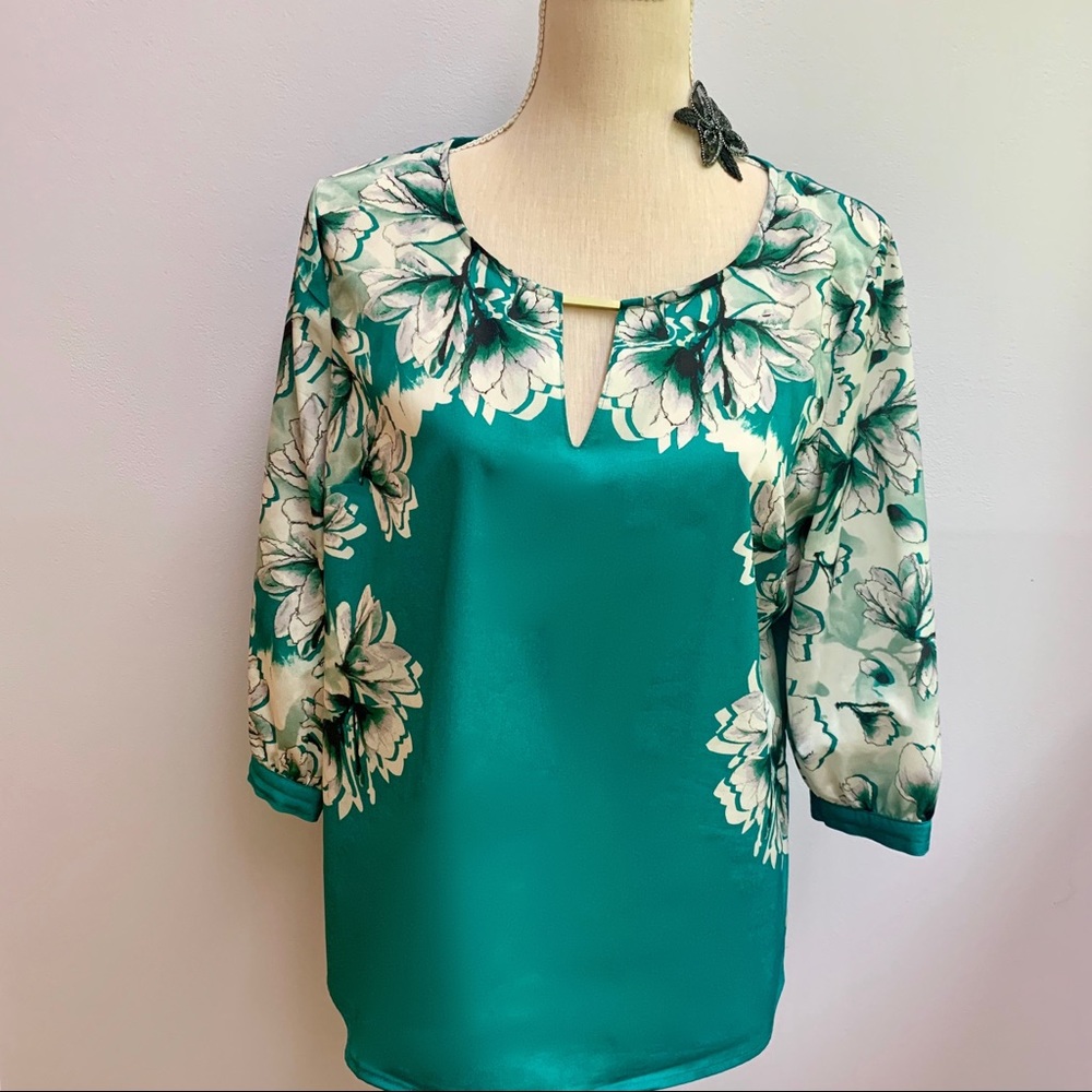 Jennifer Lopez green emerald  floral blouse - Picture 3 of 8